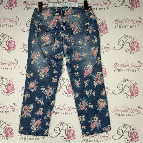 Illegal jeans capris floral denim pink cream blue printed flowers all over 🌸 - Picture 3 of 9